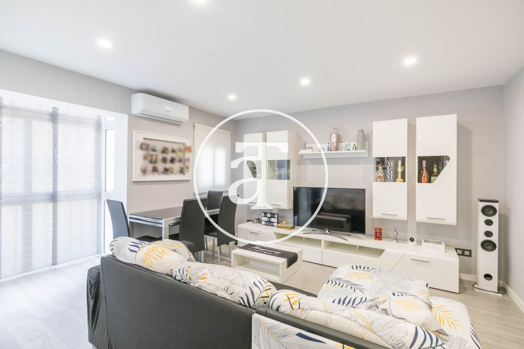 Piso de alquiler temporal de 1 habitación, estudio y 1 baño en el barrio Nou Barris