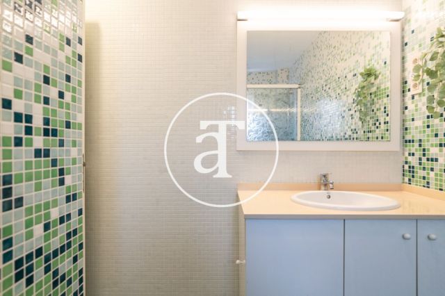 Location temporaire d'un appartement avec 2 chambres, studio et 1 salle de bain à La Barceloneta 23