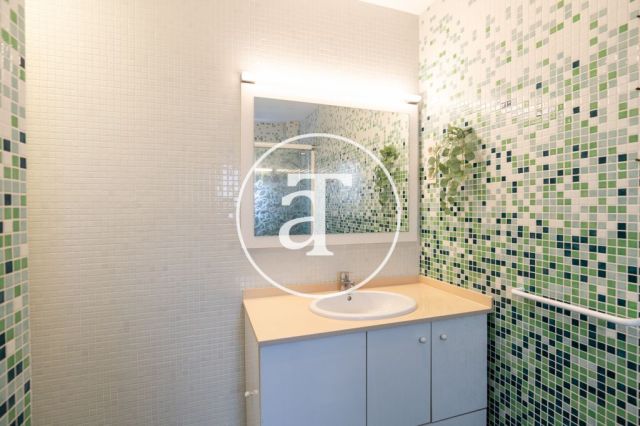 Location temporaire d'un appartement avec 2 chambres, studio et 1 salle de bain à La Barceloneta 24