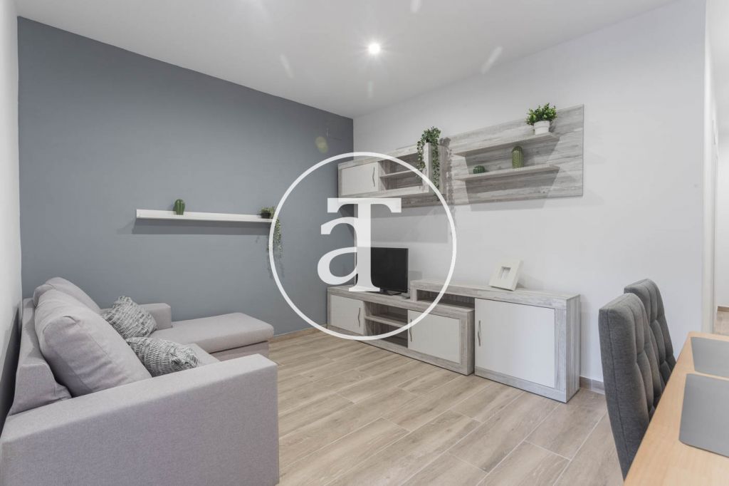 Monthly rental apartment with 3 double bedrooms, 1 bathroom and terrace in Les Corts neighborhood.