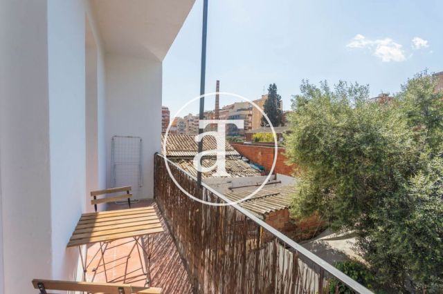 Piso de alquiler temporal de 3 habitaciones dobles, 1 baño y terraza en el barrio de Les Corts 22