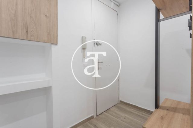 Piso de alquiler temporal de 3 habitaciones dobles, 1 baño y terraza en el barrio de Les Corts 28