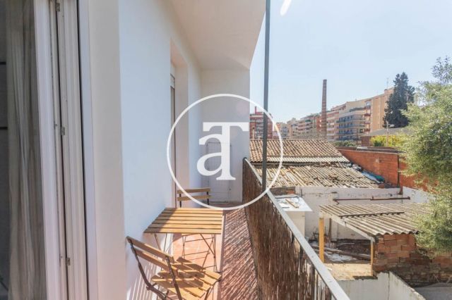 Piso de alquiler temporal de 3 habitaciones dobles, 1 baño y terraza en el barrio de Les Corts 23