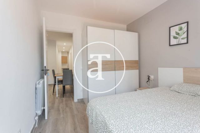 Piso de alquiler temporal de 3 habitaciones dobles, 1 baño y terraza en el barrio de Les Corts 15