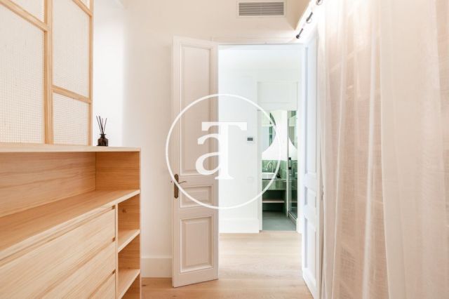 Piso de alquiler temporal de 3 habitaciones y 2 baños con balcones cerca de Paseo de Gracia 37