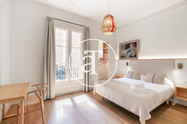 Piso de alquiler temporal de 3 habitaciones y 2 baños con balcones cerca de Paseo de Gracia 24