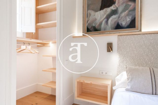 Piso de alquiler temporal de 3 habitaciones y 2 baños con balcones cerca de Paseo de Gracia 30