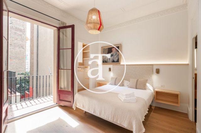 Piso de alquiler temporal de 3 habitaciones y 2 baños con balcones cerca de Paseo de Gracia 23