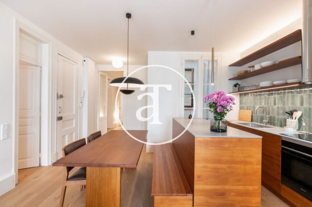 Piso de alquiler temporal de 3 habitaciones y 2 baños con balcones cerca de Paseo de Gracia 20