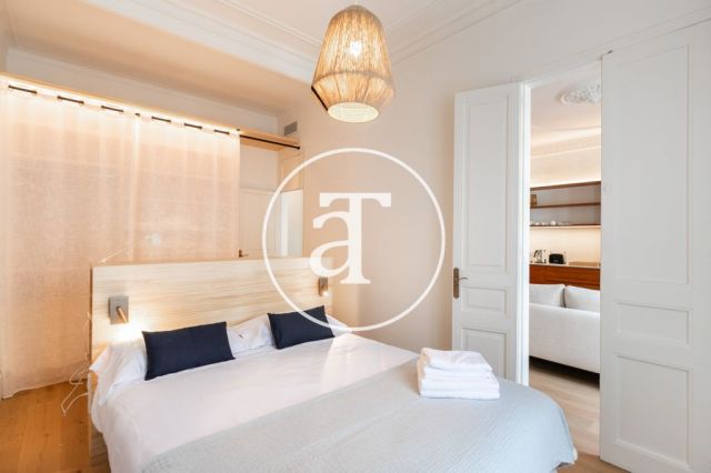 Piso de alquiler temporal de 3 habitaciones y 2 baños con balcones cerca de Paseo de Gracia 51