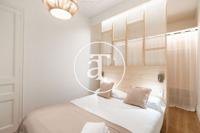Piso de alquiler temporal de 3 habitaciones y 2 baños con balcones cerca de Paseo de Gracia 46