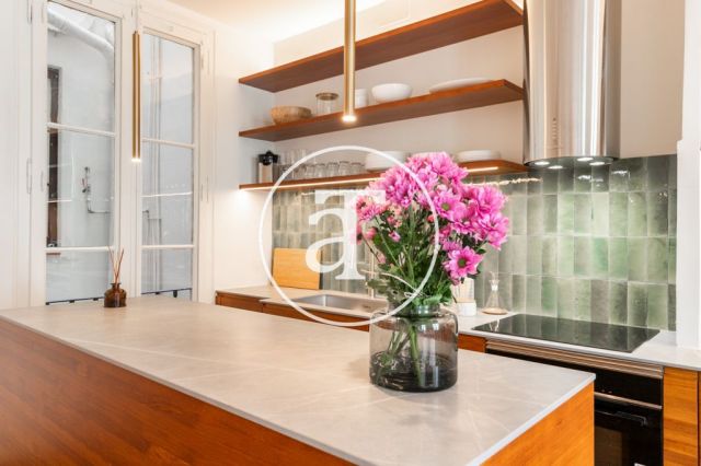 Piso de alquiler temporal de 3 habitaciones y 2 baños con balcones cerca de Paseo de Gracia 19