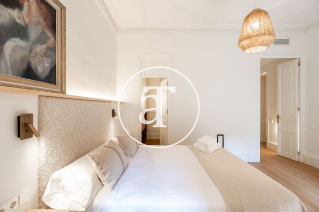 Piso de alquiler temporal de 3 habitaciones y 2 baños con balcones cerca de Paseo de Gracia 33