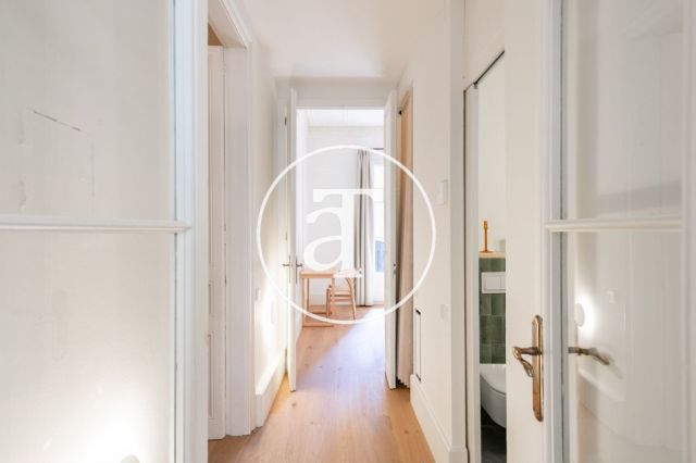 Piso de alquiler temporal de 3 habitaciones y 2 baños con balcones cerca de Paseo de Gracia 22