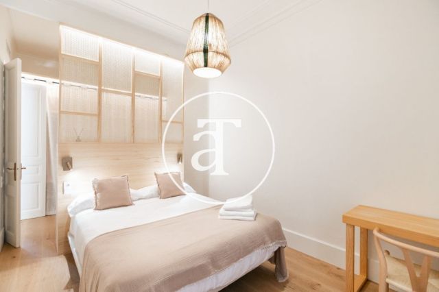 Piso de alquiler temporal de 3 habitaciones y 2 baños con balcones cerca de Paseo de Gracia 44