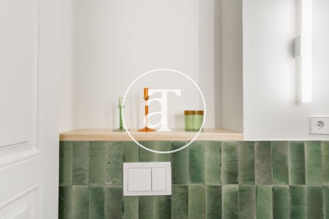 Piso de alquiler temporal de 3 habitaciones y 2 baños con balcones cerca de Paseo de Gracia 41