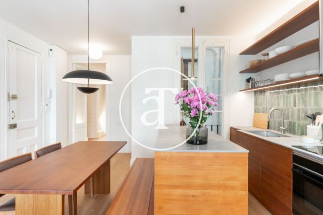 Piso de alquiler temporal de 3 habitaciones y 2 baños con balcones cerca de Paseo de Gracia 13