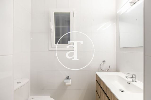 Piso de alquiler temporal de 2 habitaciones y 2 baños con terraza a pasos de La Sagrada Família 21