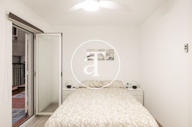 Piso de alquiler temporal de 2 habitaciones y 2 baños con terraza a pasos de La Sagrada Família 26
