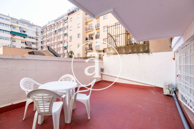 Piso de alquiler temporal de 2 habitaciones y 2 baños con terraza a pasos de La Sagrada Família 6