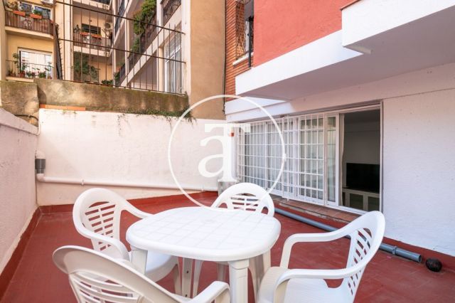 Piso de alquiler temporal de 2 habitaciones y 2 baños con terraza a pasos de La Sagrada Família 5