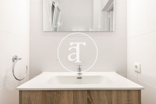 Piso de alquiler temporal de 2 habitaciones y 2 baños con terraza a pasos de La Sagrada Família 22