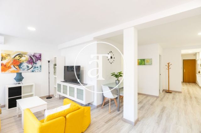 Piso de alquiler temporal de 2 habitaciones y 2 baños con terraza a pasos de La Sagrada Família 3