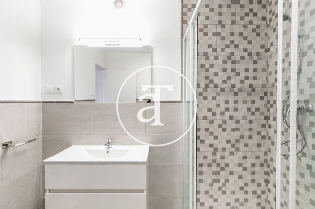 Piso de alquiler temporal de 2 habitaciones y 2 baños con terraza a pasos de La Sagrada Família 28