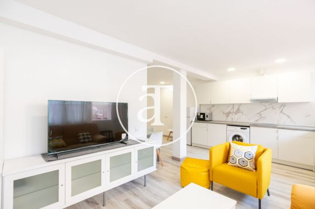 Piso de alquiler temporal de 2 habitaciones y 2 baños con terraza a pasos de La Sagrada Família 11