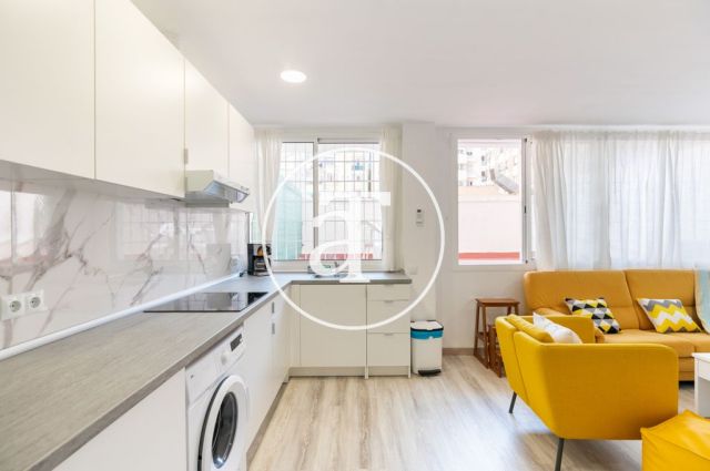 Piso de alquiler temporal de 2 habitaciones y 2 baños con terraza a pasos de La Sagrada Família 9