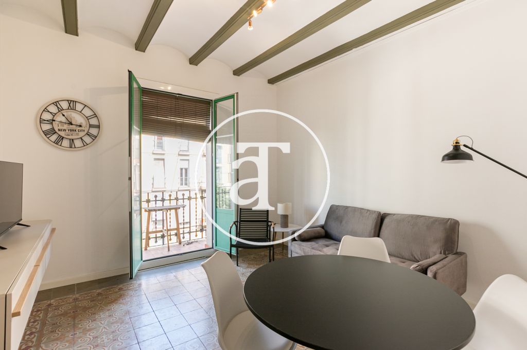 Monthly rental apartment with 3 bedrooms and terrace, steps from the Sagrada Familia.