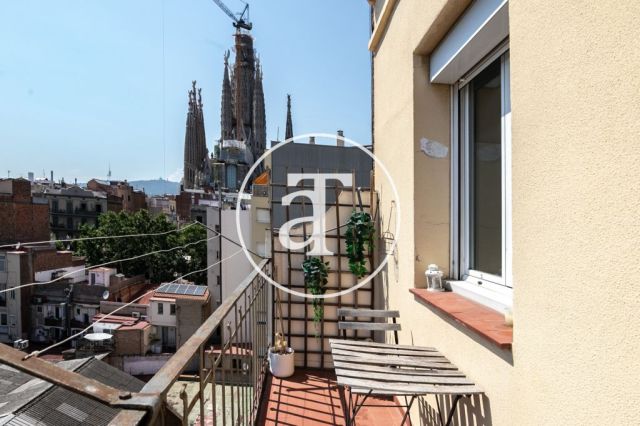 Appartement de location temporaire de 2 chambres, 1 salle de bain et balcon avec vue sur la Sagrada Família 4