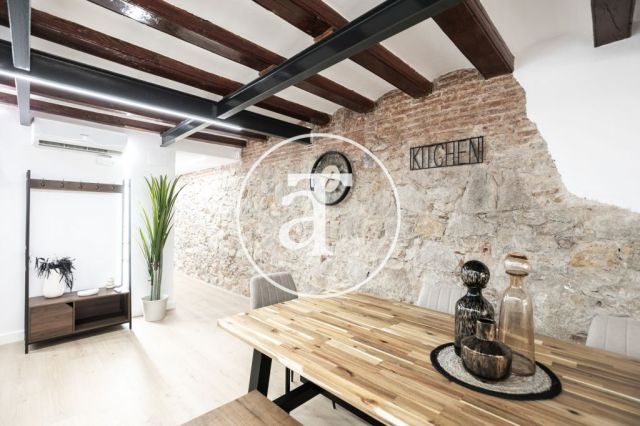 Monthly rental apartment with 3 bedrooms and 2 bathrooms in Ciutat Vella, just a stone's throw from Plaça Universitat. 16