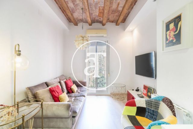 Appartement en location temporaire avec 1 chambre, 1 salle de bains et balcon dans l'Eixample 2