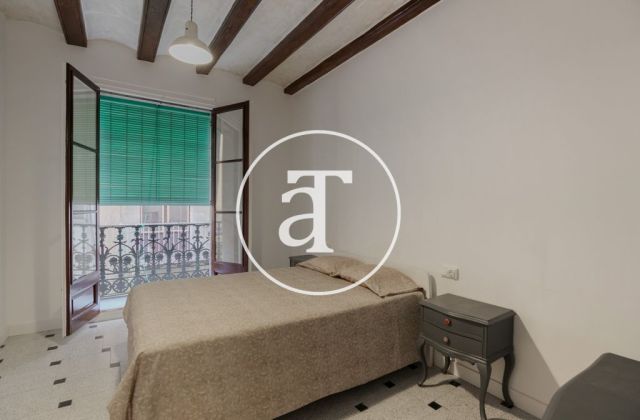 Appartement à louer temporairement avec 3 chambres et 2 salles de bains à deux pas du théâtre Liceu 10