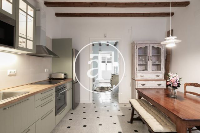 Appartement à louer temporairement avec 3 chambres et 2 salles de bains à deux pas du théâtre Liceu 2