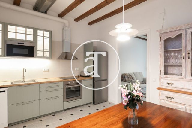 Appartement à louer temporairement avec 3 chambres et 2 salles de bains à deux pas du théâtre Liceu