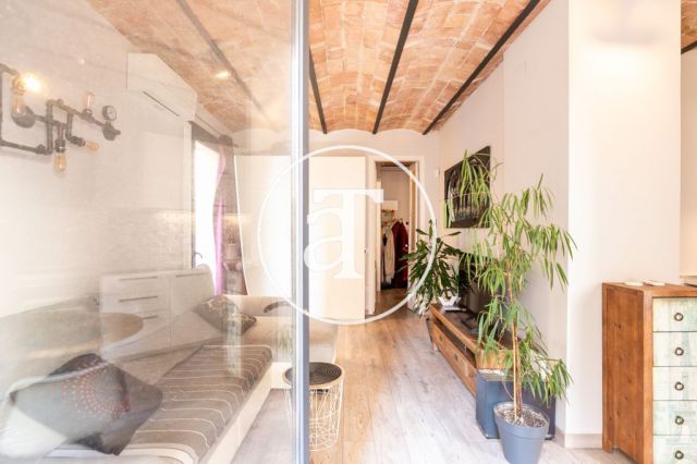 Appartement 1 chambre à louer pour une durée déterminée, avec balcons donnant sur la mer et la ville 2