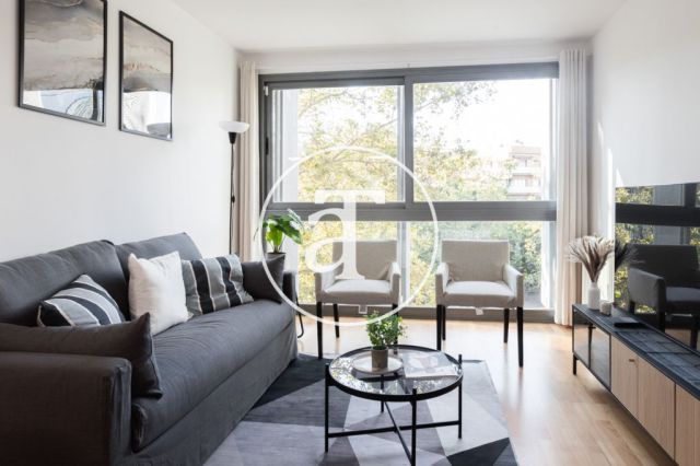Monthly rental apartment with 2 bedrooms and 2 bathrooms in Sant Martí 2