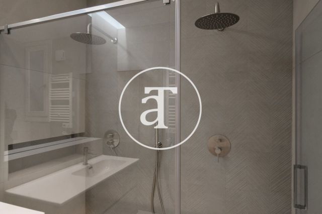 Appartement de location mensuelle de 2 chambres et 2 salles de bain à Ciutat Vella 29