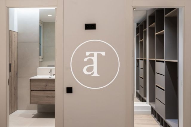 Appartement de location mensuelle de 2 chambres et 2 salles de bain à Ciutat Vella 31