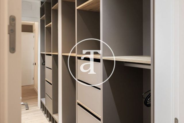 Appartement de location mensuelle de 2 chambres et 2 salles de bain à Ciutat Vella 33