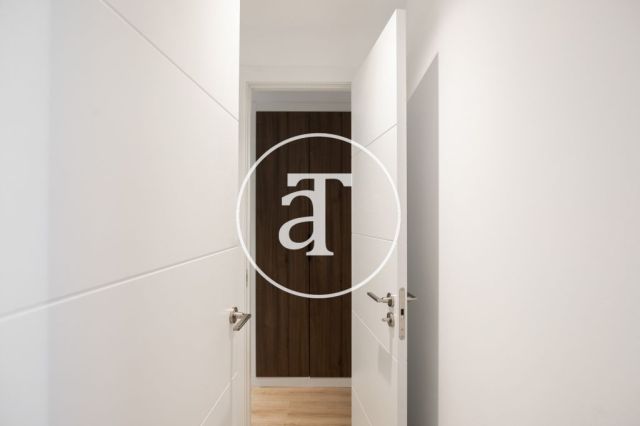 Appartement de location mensuelle de 2 chambres et 2 salles de bain à Ciutat Vella 21
