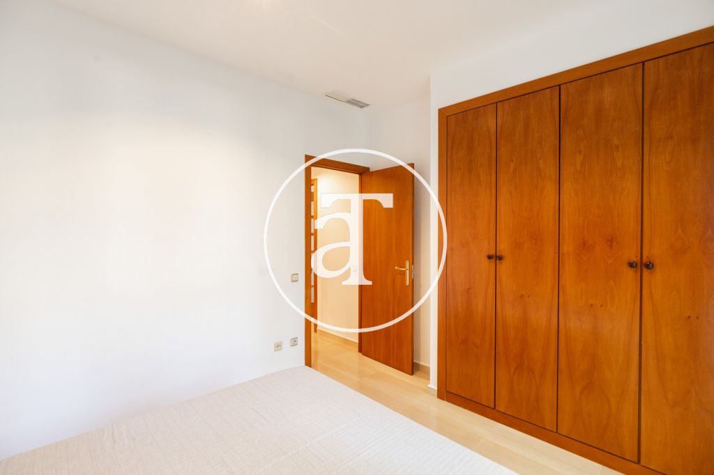Dúplex de alquiler temporal de 2 habitaciones y 1 baño en Les Corts 16