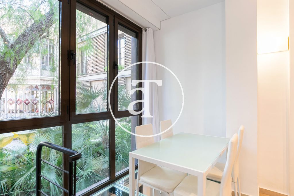 Dúplex de alquiler temporal de 2 habitaciones y 1 baño en Les Corts 4