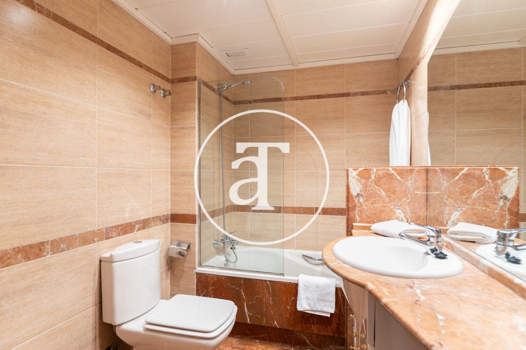 Dúplex de alquiler temporal de 2 habitaciones y 1 baño en Les Corts 18