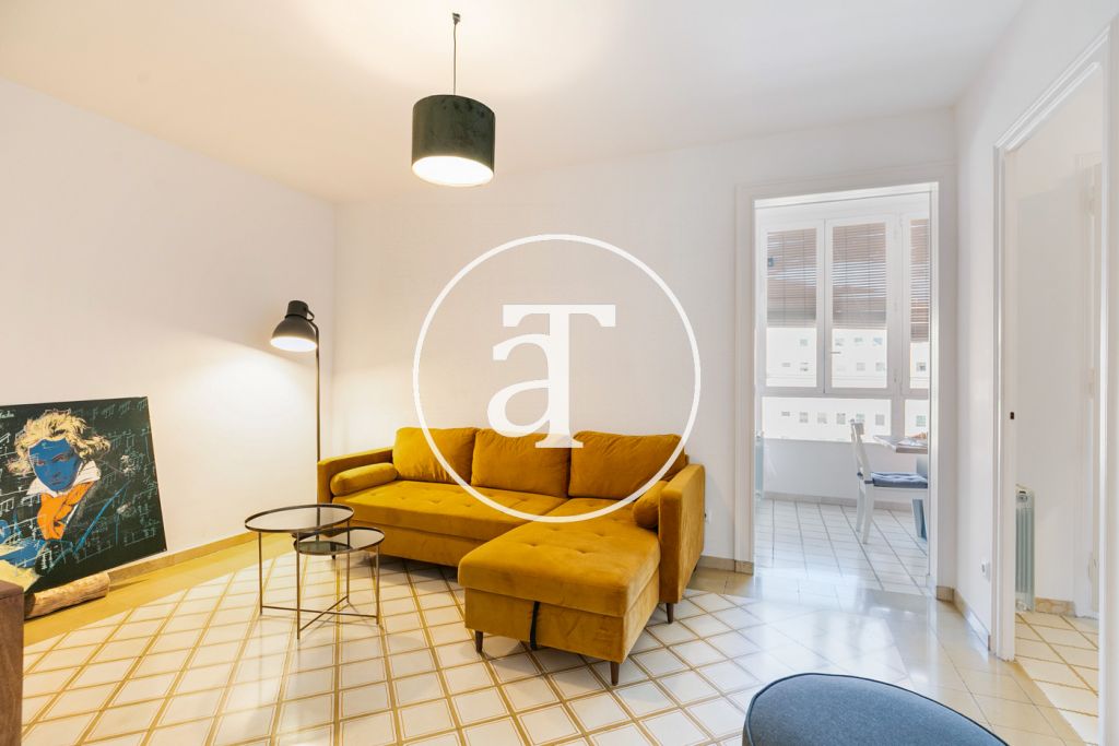 Monthly rental apartment with 3 bedrooms and 2 bathrooms in Eixample