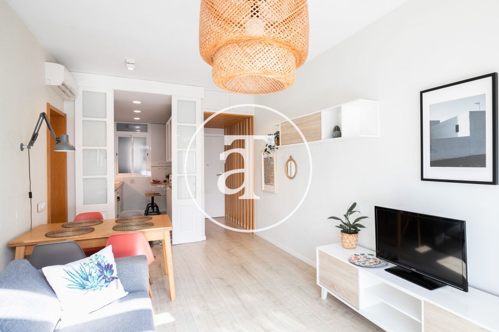 Piso de alquiler temporal de 2 habitaciones, con zona de estudio y 2 baños en Gràcia