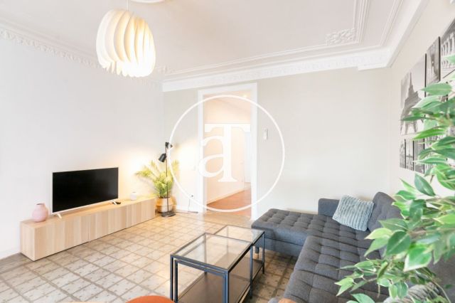 Monthly rental apartment with 5 bedrooms, 3 bathrooms, terrace and balconies in Eixample 12