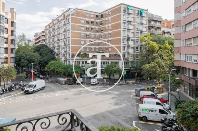 Appartement de location temporaire avec 2 suites, 2 salles de bain et balcon dans l’Eixample 5